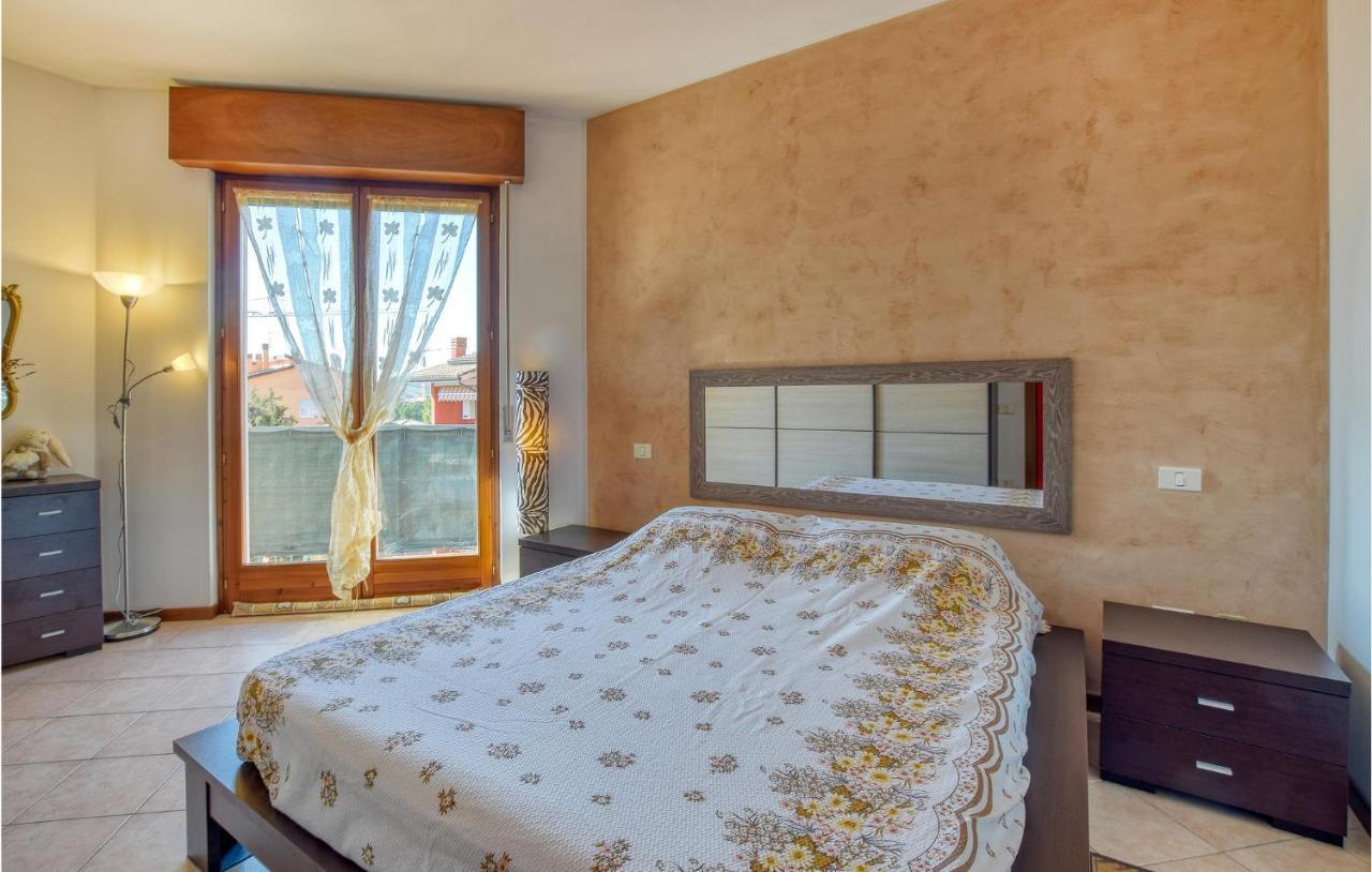 Awesome Apartment In Bussolengo With Kitchen Exterior photo